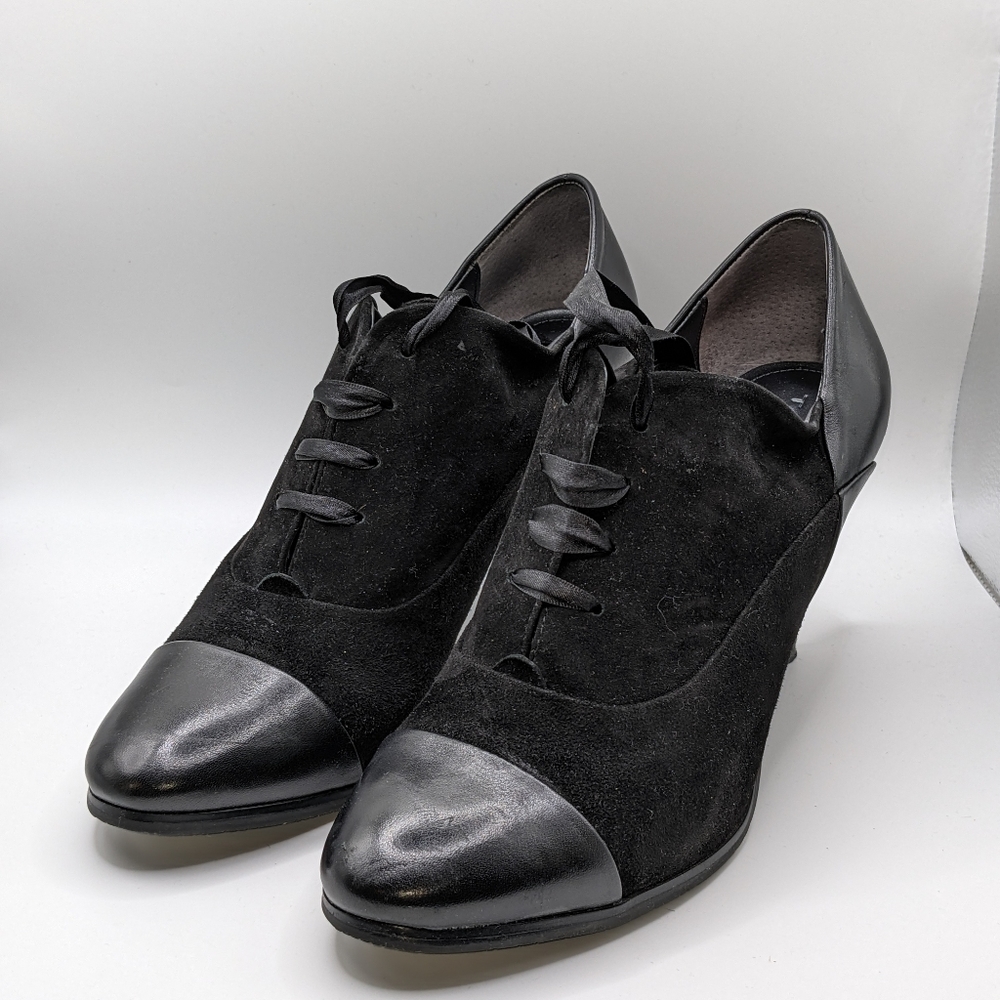 Tahari Laced Heeled Boots 9.5